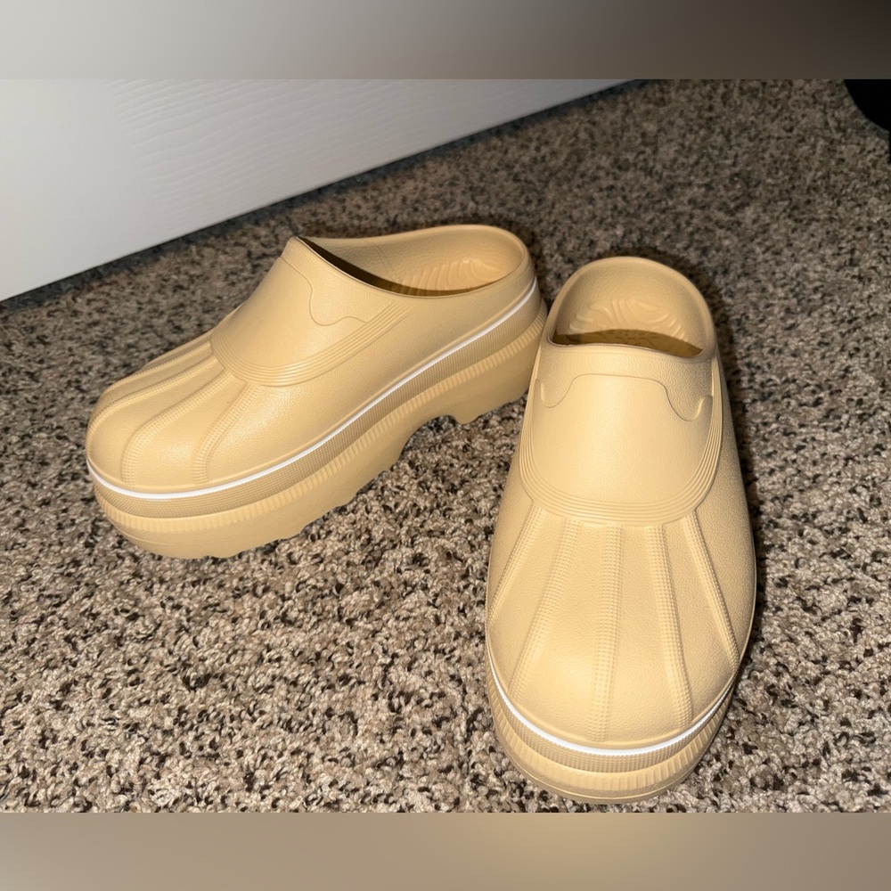 Sorel Women's Platform Shoes in Tan